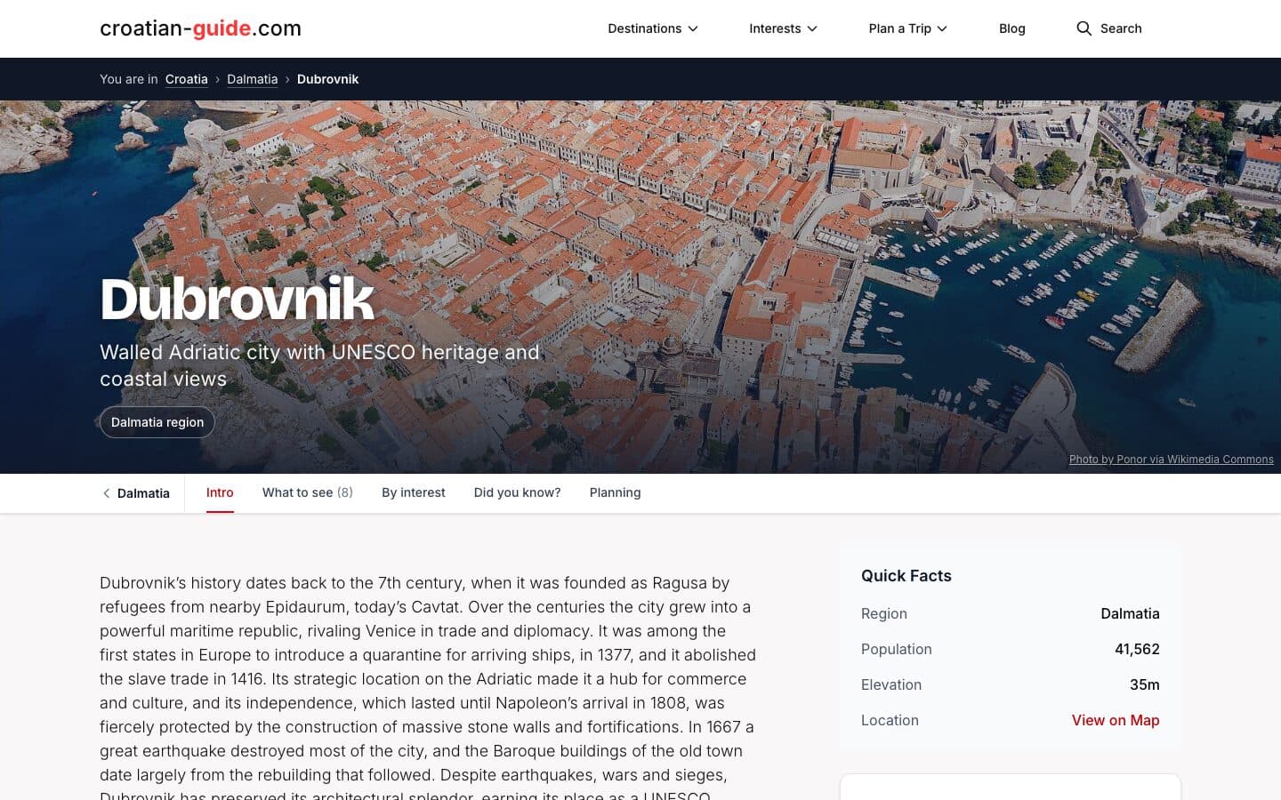 Stranica destinacije Dubrovnik - traka puta Hrvatska, Dalmacija, Dubrovnik na vrhu, kartice sekcija i ploča s brzim činjenicama